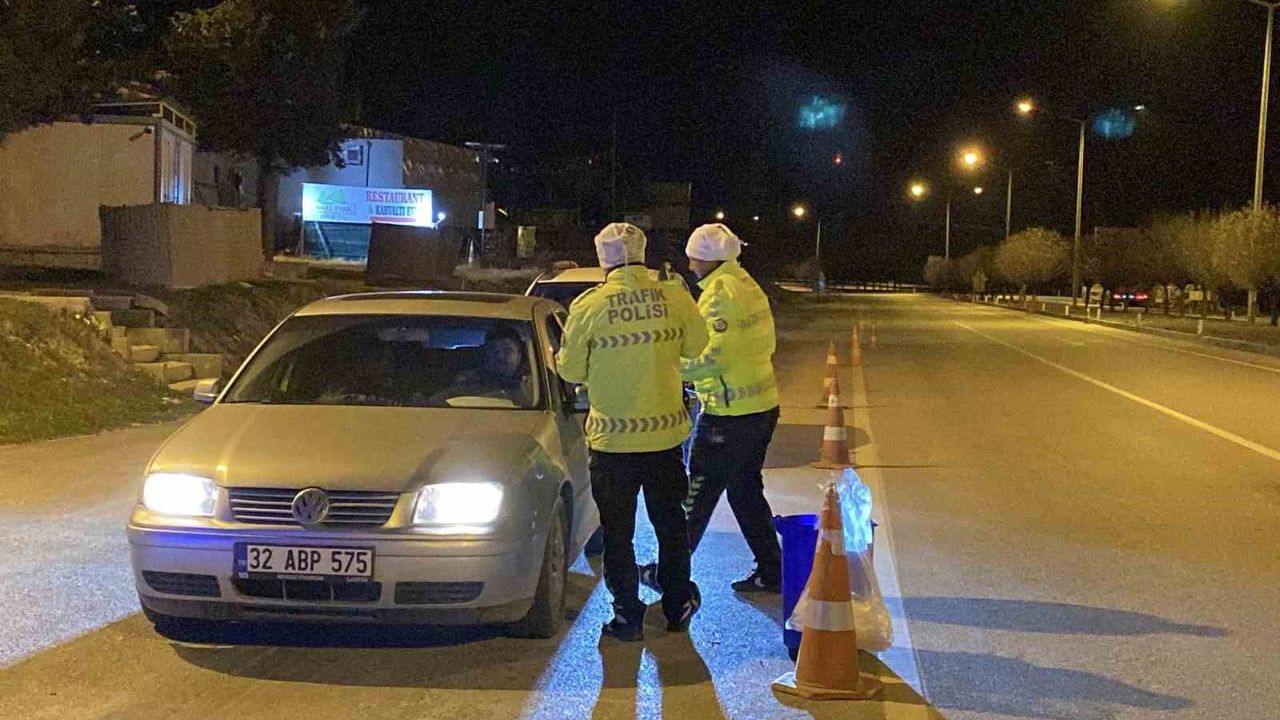Burdur'da ehliyetsiz tır sürücüsü uygulama noktasından kaçtı, yakalandı