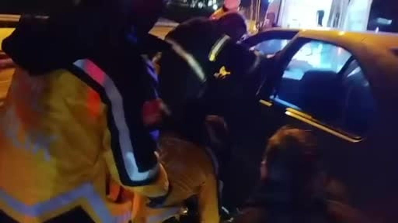 Burdur'da refüje çarpan otomobilde 1 yaralı