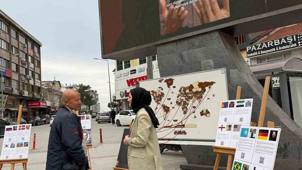 Burhaniye'de üniversitelilerden 'Atatürk’ün Dünyası' projesi