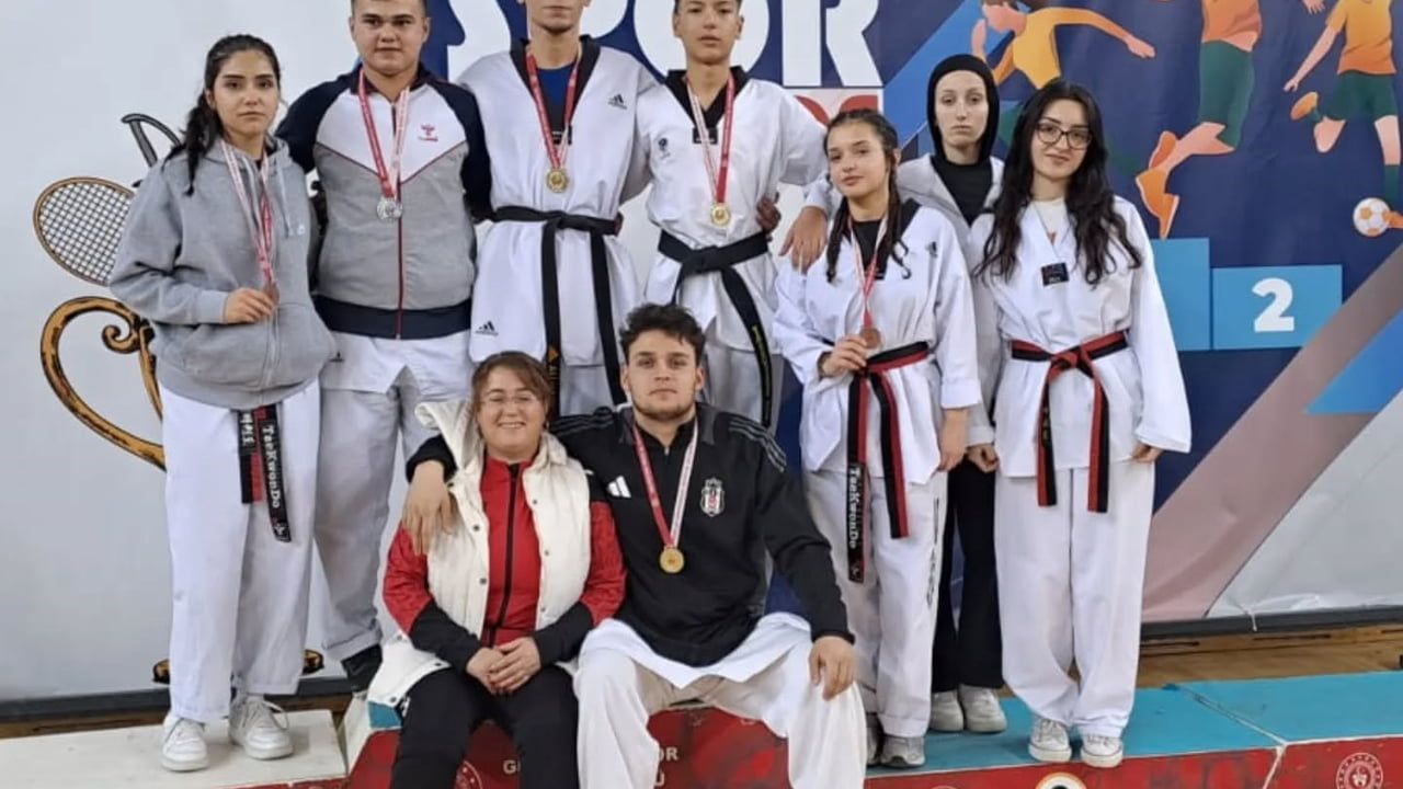 Burhaniye Taekwondo Takımı Balıkesir İl Birinciliğinde 5 Altın Kazandı