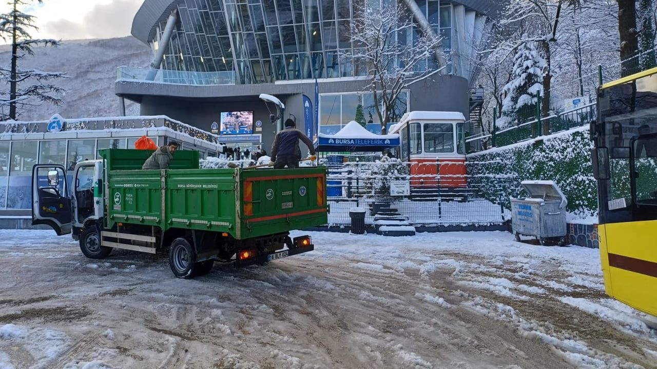 Bursa Büyükşehir’de kış mesaisi: 129 mahalle yolu açıldı