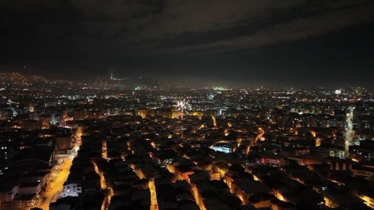 Bursa'da 1 Ocak Havai Fişekleriyle Yeni Yıl Kutlaması