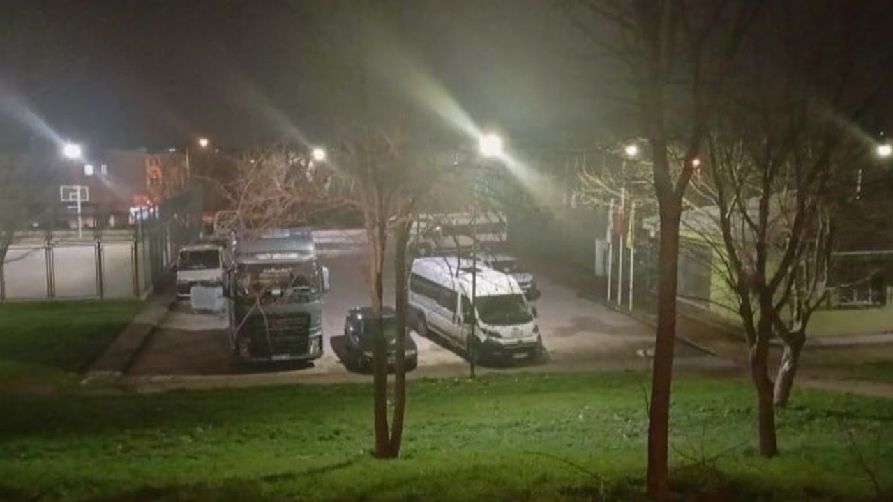 Bursa'da bıçaklı kavga: 2 kişi sırtından yaralandı