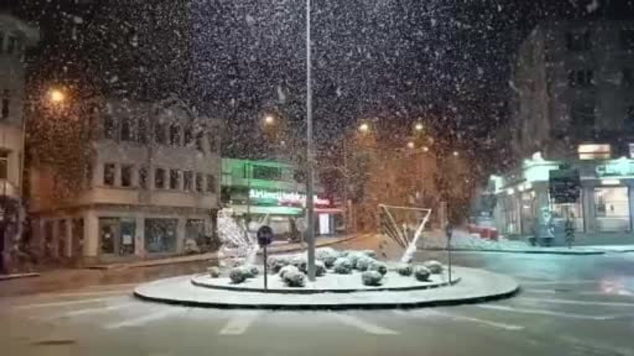 Bursa'da kar yağışı başladı