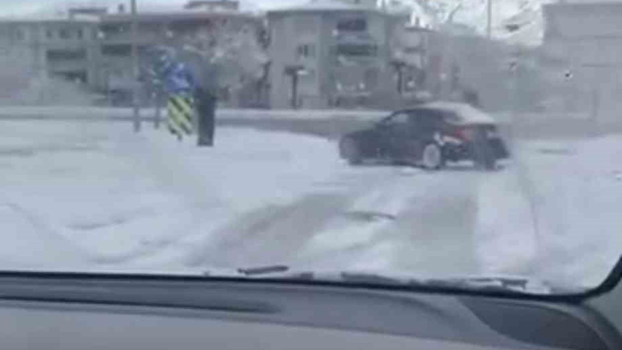 Bursa'da kavşakta drift yaptı, trafik güvenliğini tehlikeye attı