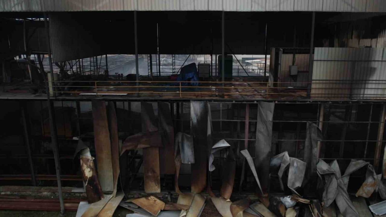 Bursa'da kimyasal kaplama fabrikası gece çıkan yangında ağır hasar aldı