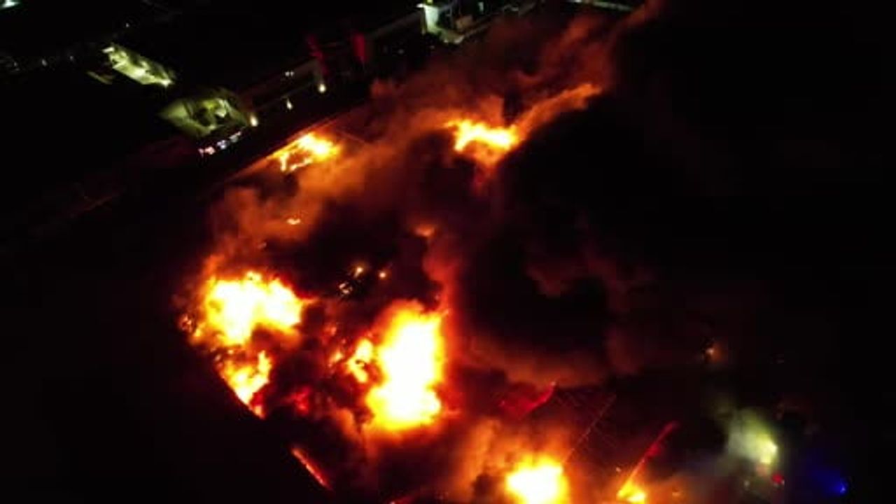 Bursa'da kimyasal kaplama fabrikasındaki yangının görüntüleri