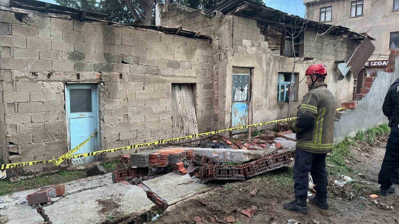 Bursa'da lodos nedeniyle çöken duvar altında genç yaşamını yitirdi