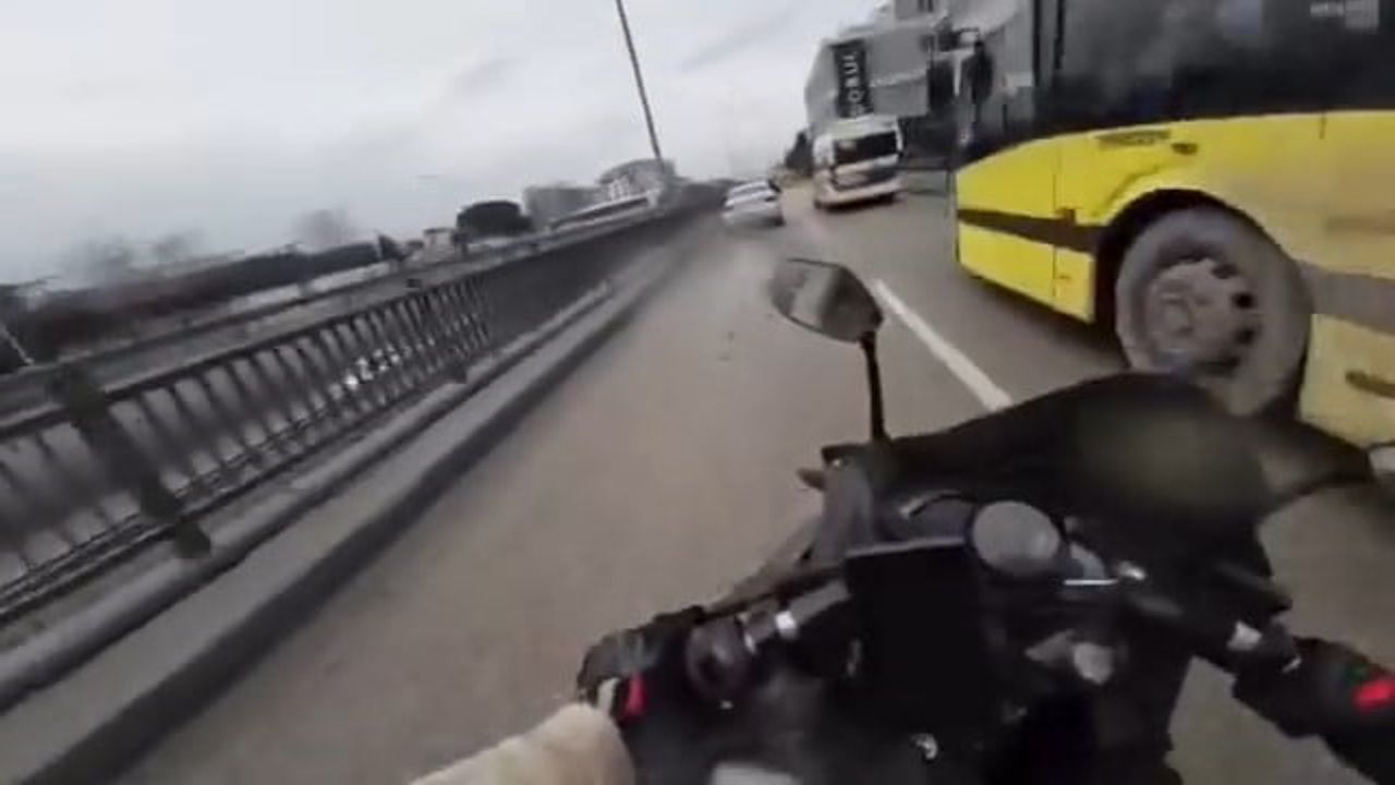 Bursa'da motosikletlinin ölümden döndüğü anlar kask kamerasında