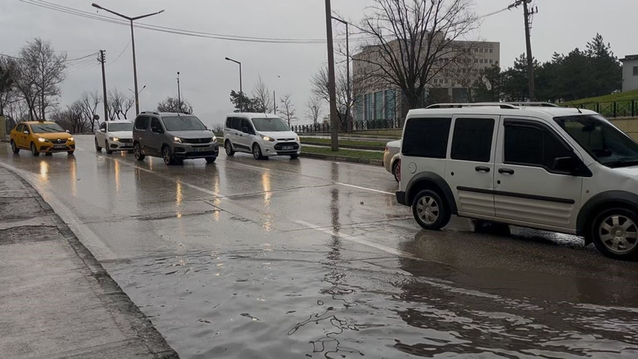 Bursa’da sağanak: Gökdere Kavşağı alt geçidi suyla doldu