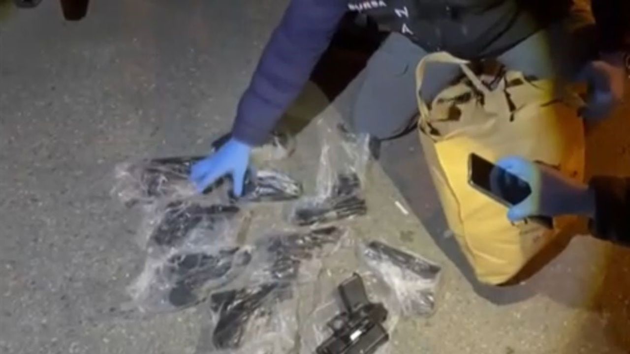 Bursa’da uyuşturucu operasyonu: 55 gram kokain ve 10 ruhsatsız silah ele geçirildi