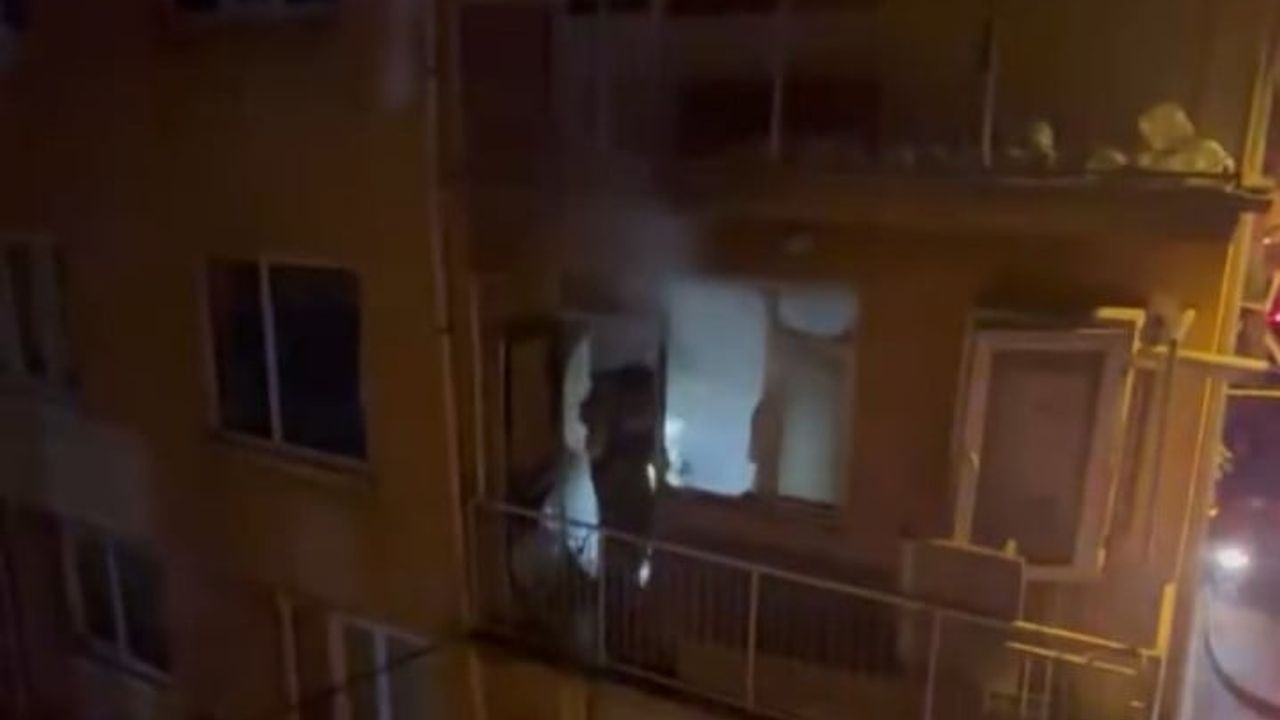 Bursa Gemlik'te balkon yangını mahalleyi sokağa döktü