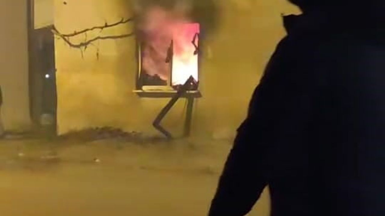 Bursa İnegöl'de 2 katlı evde yangın