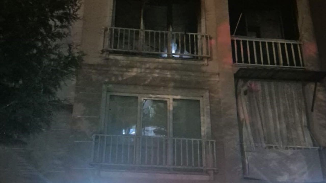 Bursa İnegöl’de apartman yangını: İtfaiye mahsur kalan kişiyi kurtardı