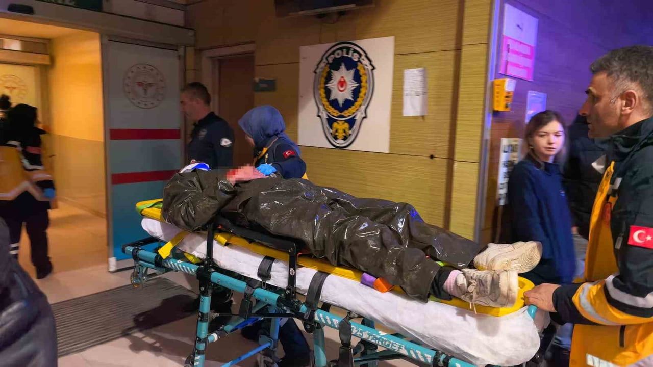 Bursa İnegöl'de motosikletin çarptığı yayada 1'i ağır 2 yaralı