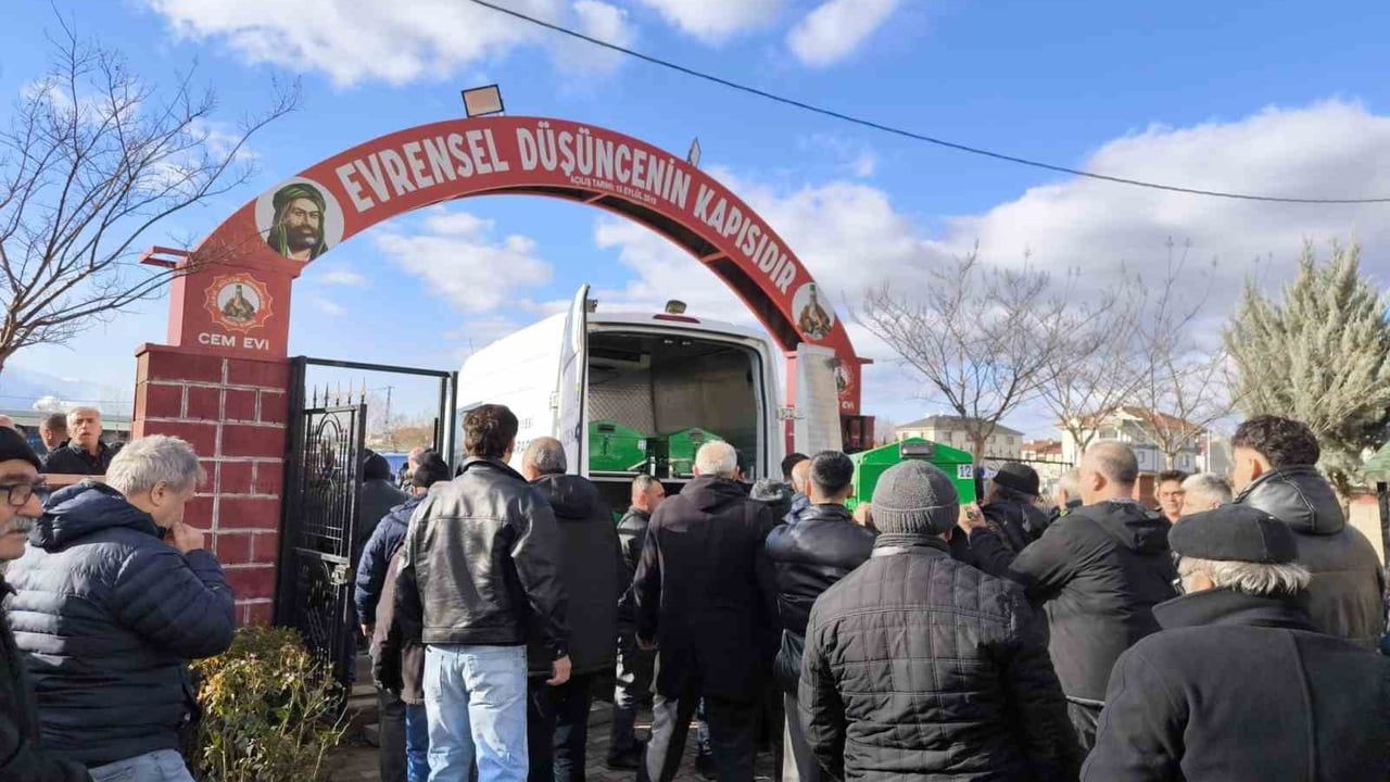 Bursa İnegöl'de trafik kazasında 2 genç kız hayatını kaybetti
