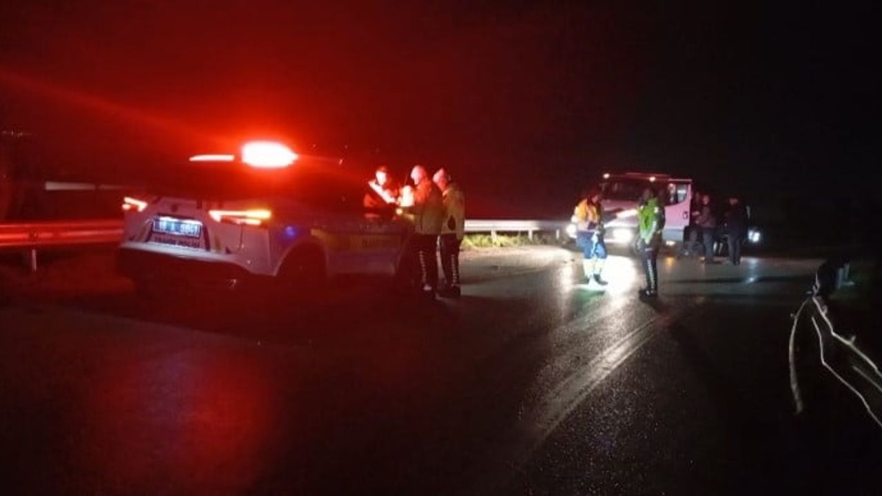 Bursa İrfaniye’de sabah kazası: Bariyere çarpan otomobilde 2 kişi ağır yaralandı