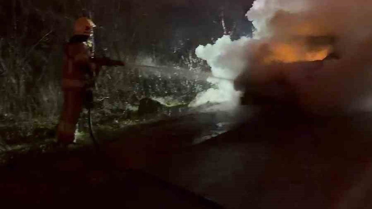 Bursa Kestel'de Seyir Halindeki Otomobil Motor Yangınıyla Kullanılamaz Hale Geldi