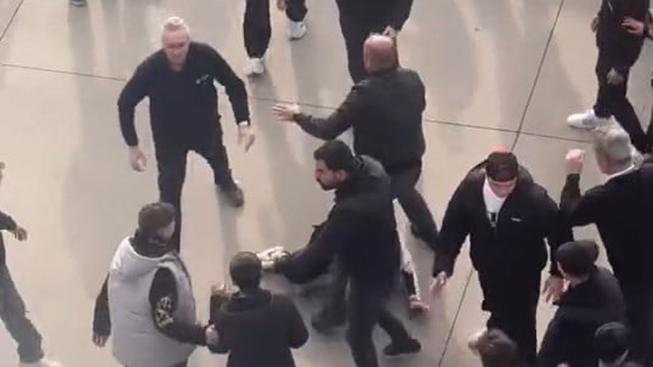 Bursa Korupark AVM otoparkında gençler arasında kavga