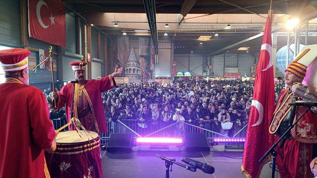 Bursa Mehter Takımı Paris’te FEST’İstanbul’da Sahne Aldı