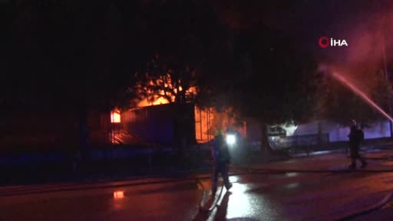 Bursa Nilüfer'de kimyasal kaplama fabrikasında gece yangını