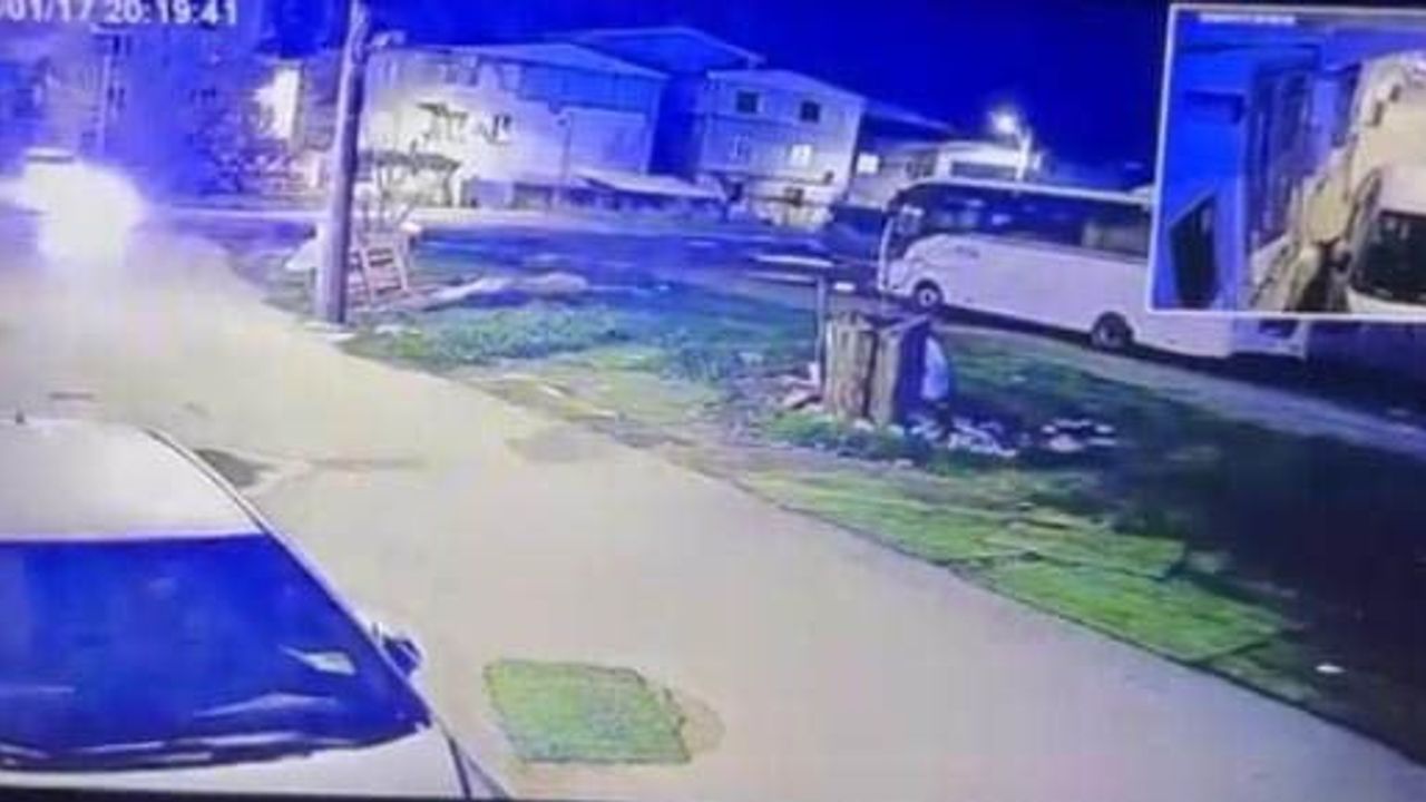 Bursa Osmangazi'de park halindeki araca çarpıp kaçan sürücü aranıyor