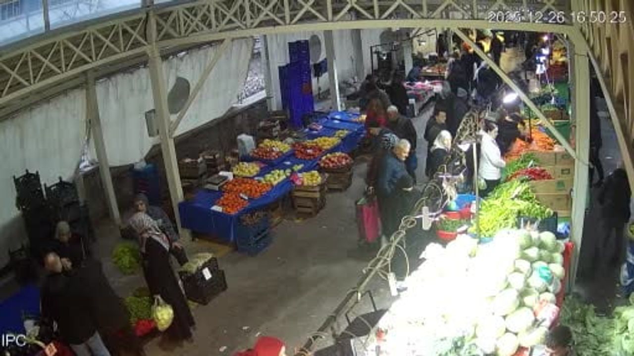 Bursa pazarında cep telefonu hırsızlığı: Şüpheli yakalandı ve tutuklandı