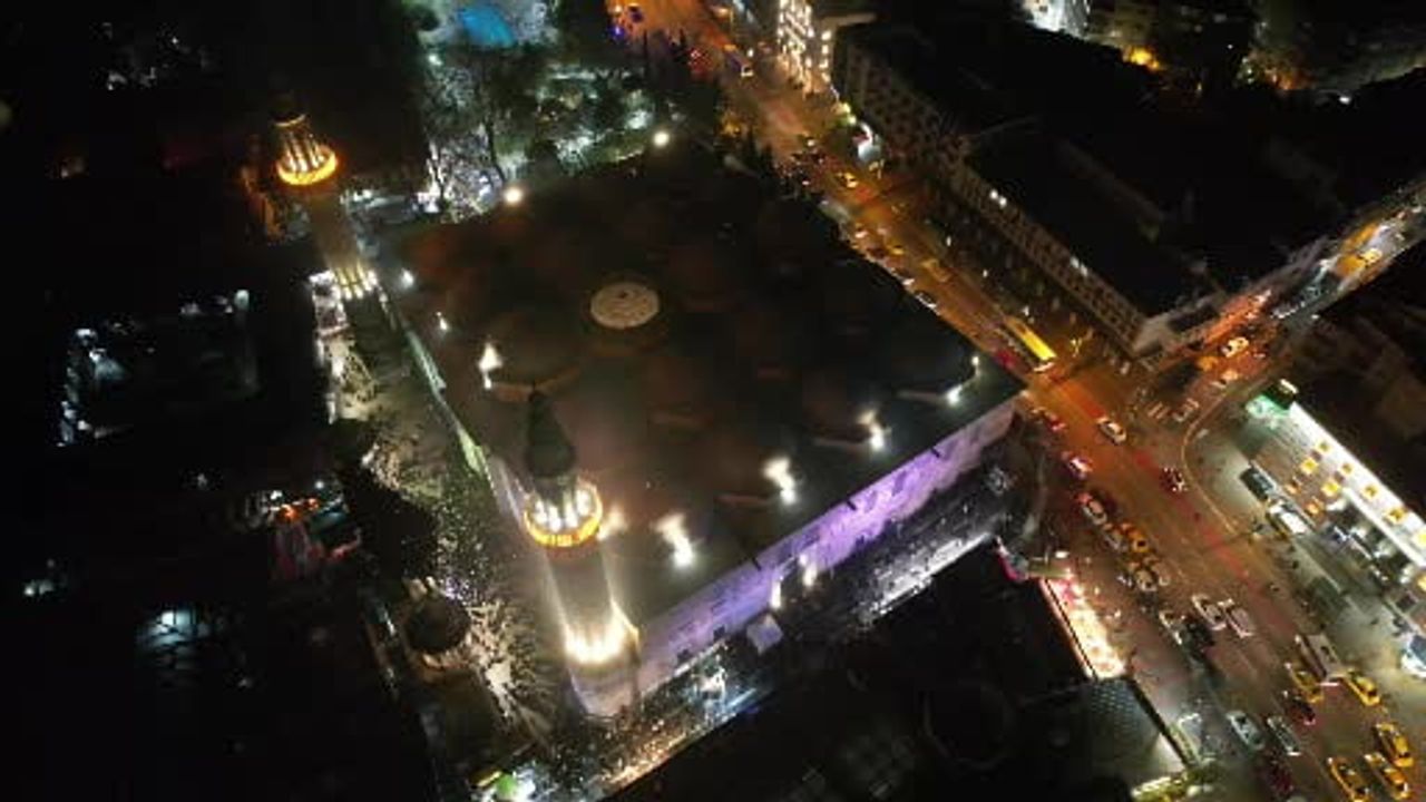 Bursalılar Miraç Kandili'ni Ulu Cami'de dualarla karşıladı
