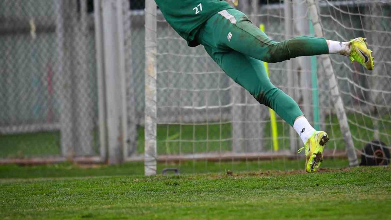 Bursaspor, Adanaspor sınavı için Özlüce'de hazırlıklarını başlattı