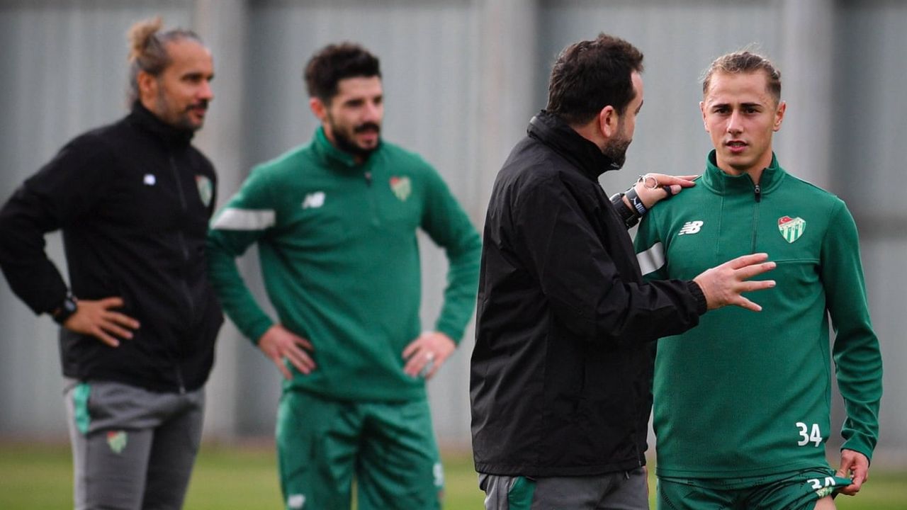 Bursaspor, Arnavutköy Deplasmanı İçin Hazırlıklarını Tamamladı
