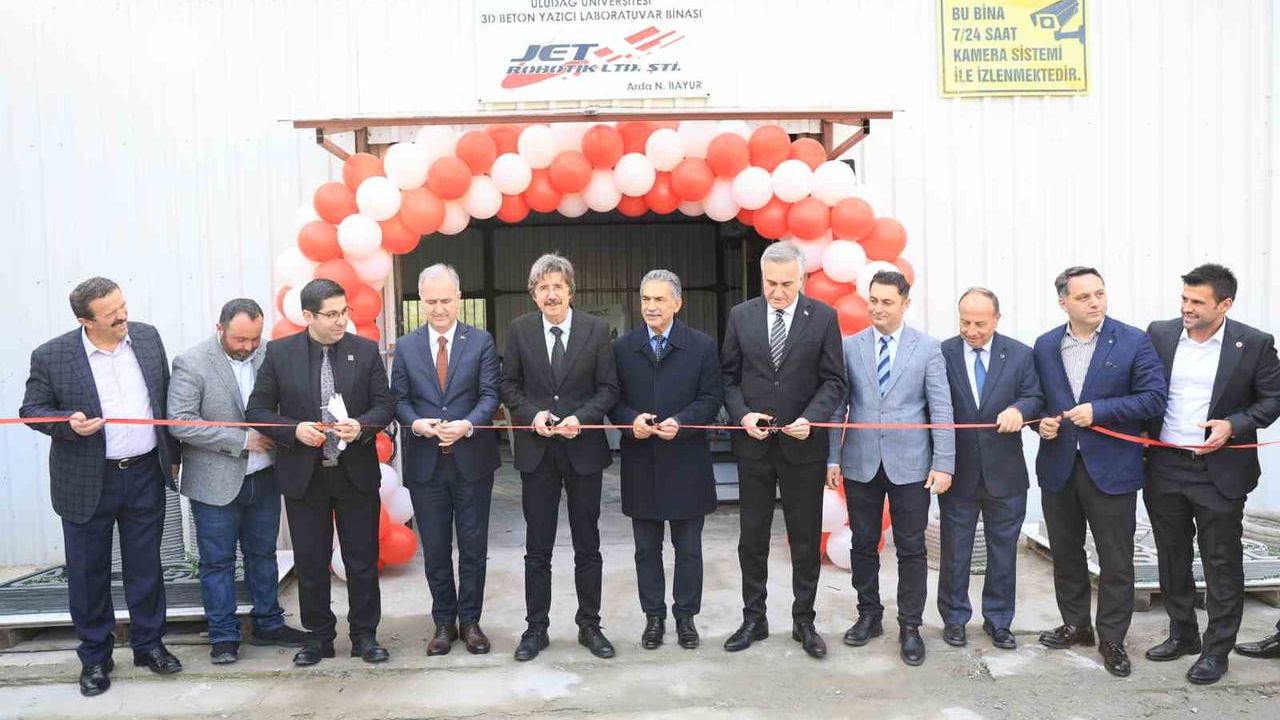 BUÜ'de 3B Yazdırılabilir Beton Laboratuvarı hizmete açıldı