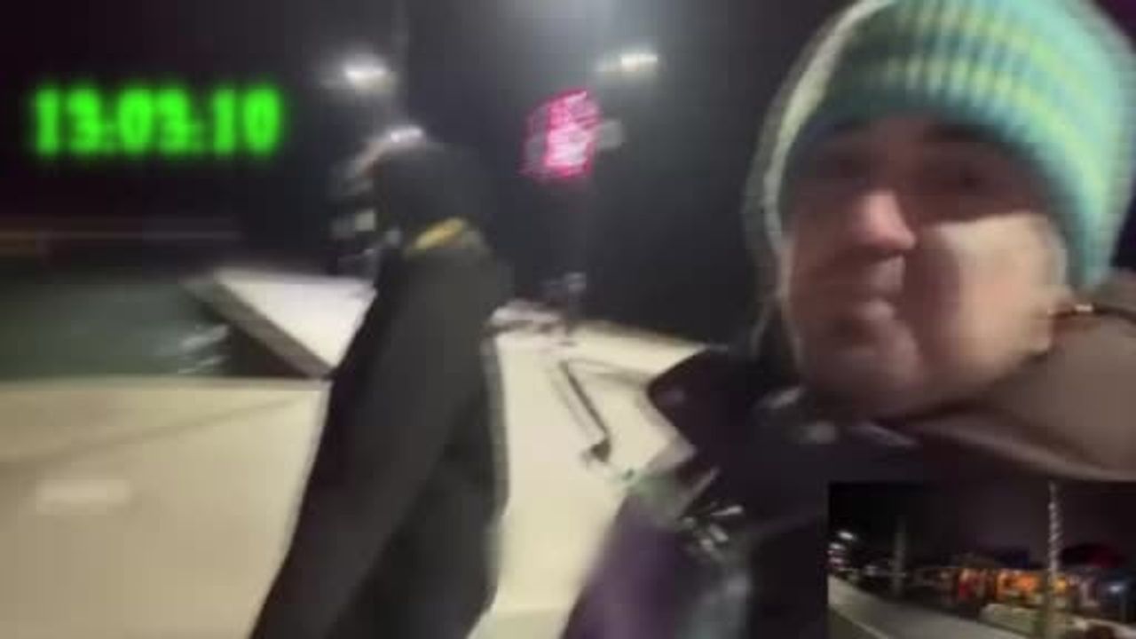 Büyükçekmece'de canlı yayın yapan Sinan Can Sakızlı, denize atlayan kadını kurtardı