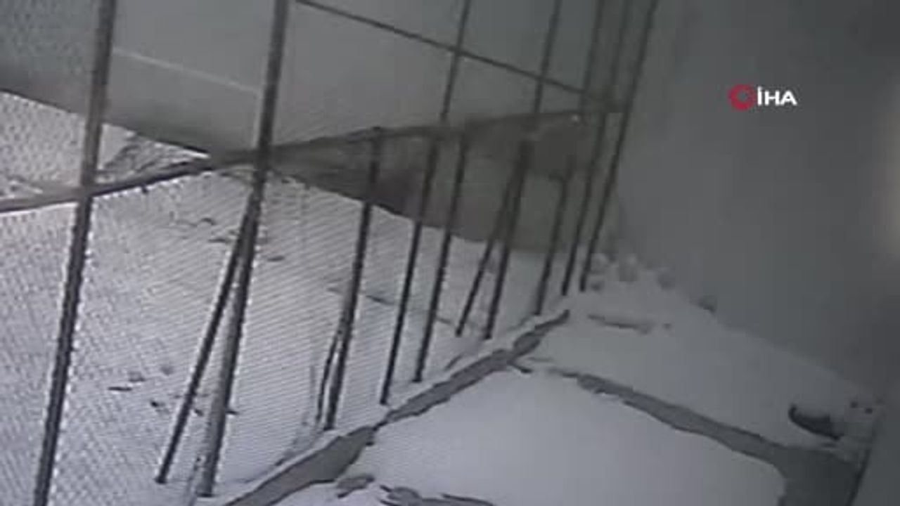 Cam silerken 3. kattan düşen Türkçe öğretmeni Ülkühan Atmaca uğurlandı