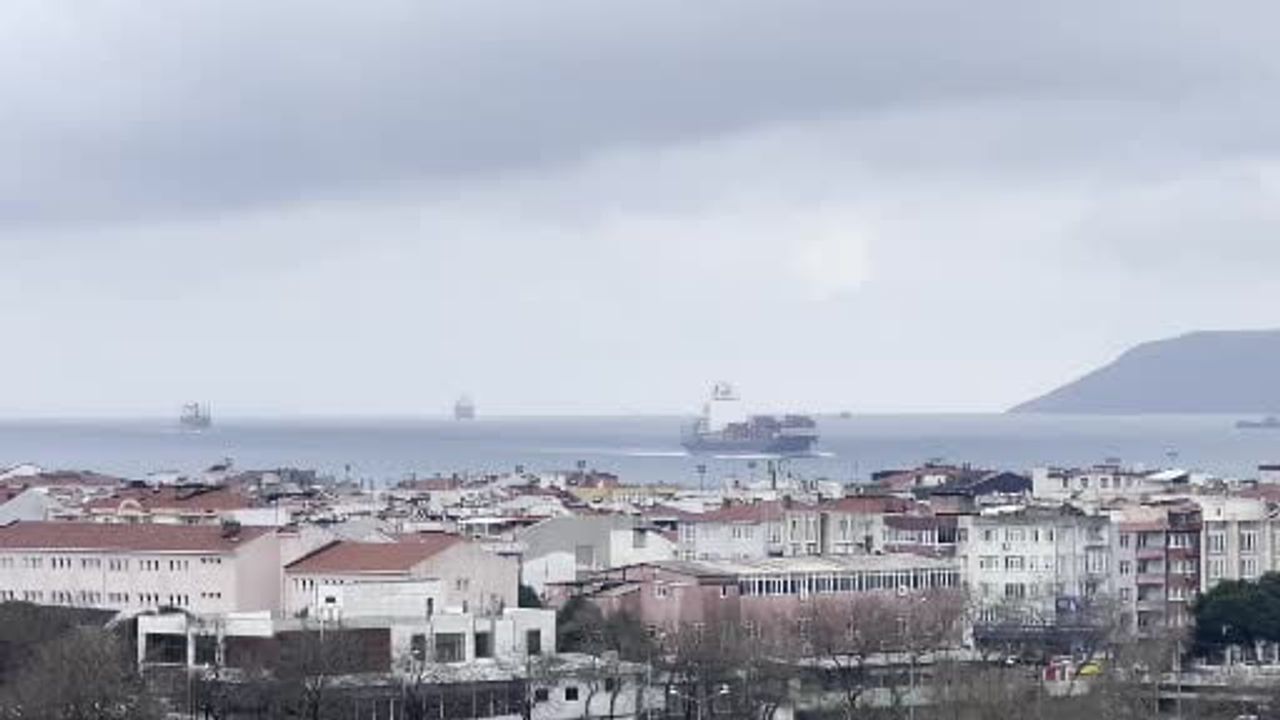 Çanakkale Boğazı'nda gemi trafiği yeniden açıldı