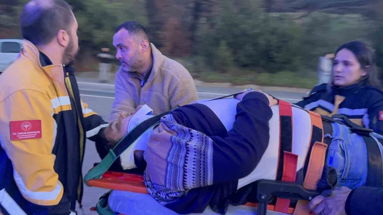 Çanakkale'de kavşakta çarpışma: 5 kişi yaralandı