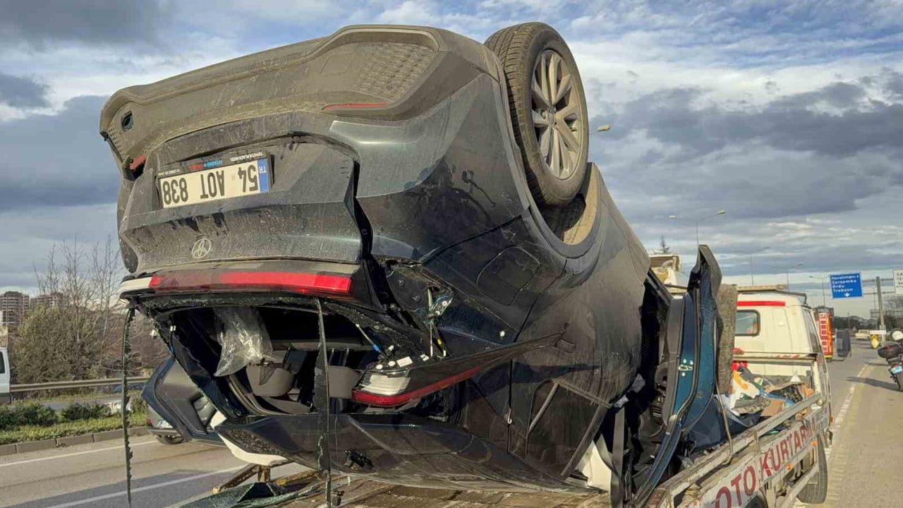 Canik'te cenaze dönüşü 3 araçlı kaza: 4 yaralı