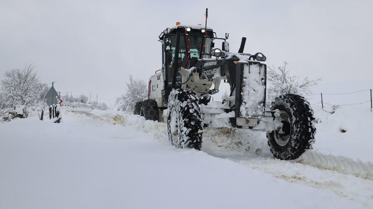 Canik’te karla mücadele sahada: Kaymakam Aydın ve Başkan Sandıkçı yerinde inceledi