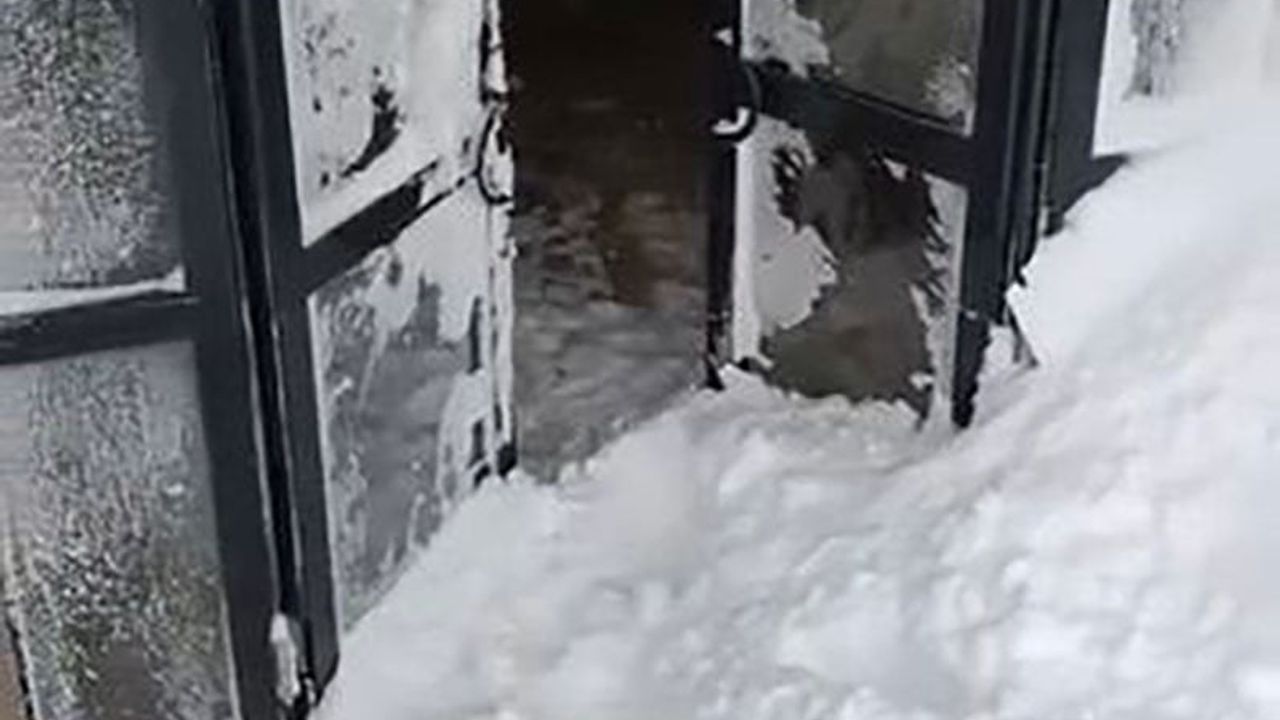 Çatak’ta 24 saatte 6 ayrı noktaya çığ düştü