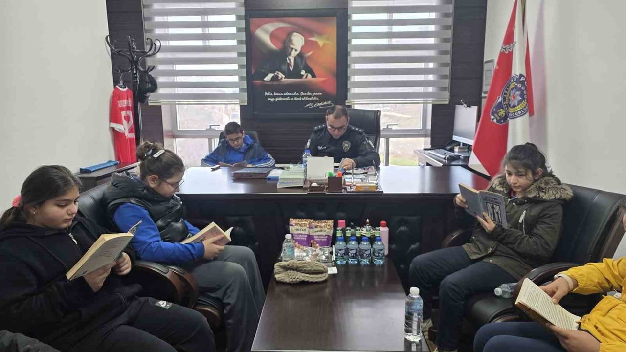Çatalpınar’da Birlikte Okuyoruz Projesiyle Minikler Emniyette Kitap Okudu