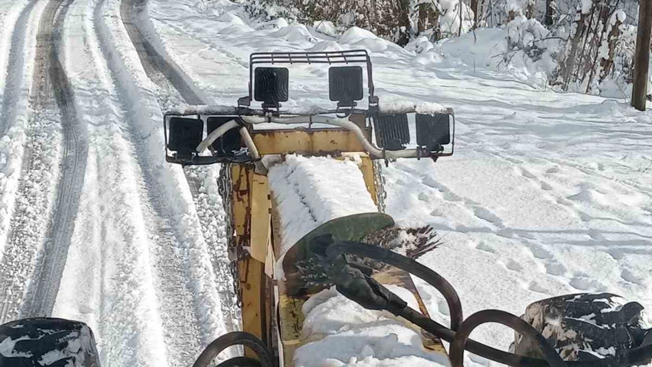 Çaycuma'da karla mücadele devam ediyor