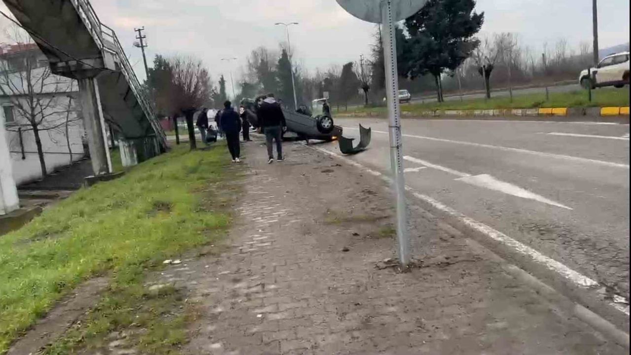 Çaycuma'da otomobil takla attı: Sürücü ve yolcu hafif sıyrıklarla kurtuldu