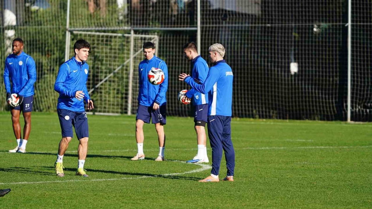 Çaykur Rizespor, Antalya Serik kampını tamamladı