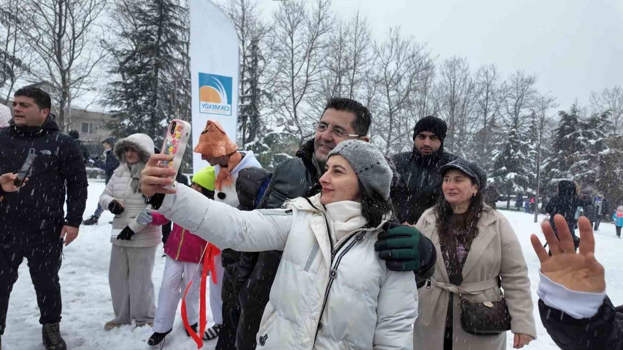 Çekmeköy’de Kar Şenliği: Şehit Üsteğmen Arif Kalafat Doğa Parkı’nda Eğlence