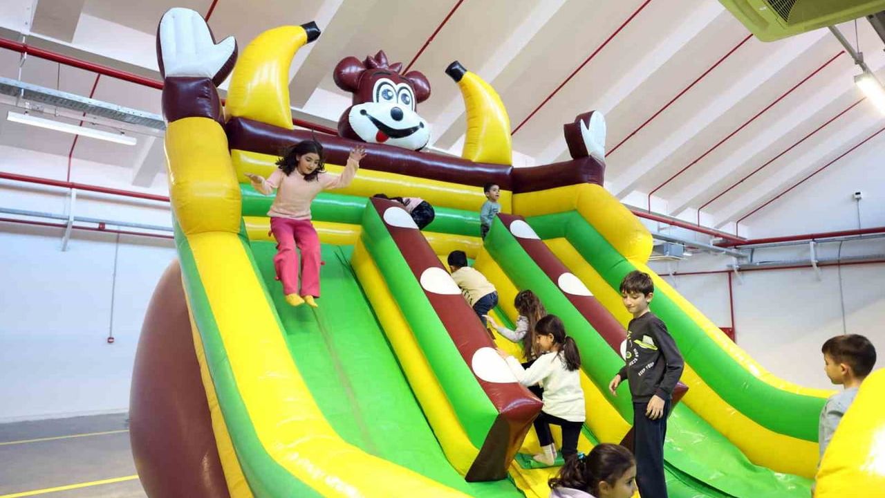 Çerçioğlu Yarıyıl Karne Şenliği’nde çocuklarla buluştu