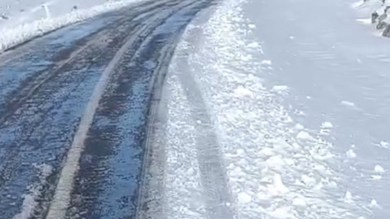 Çermik'te kapanan bağlantı yolları ulaşıma açıldı