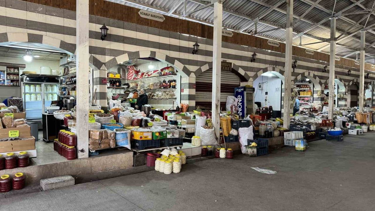 Çermik'te kar sonrası kuruyemiş talebi yükseldi