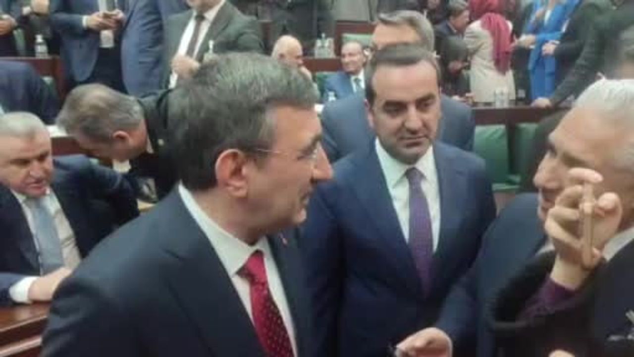 Cevdet Yılmaz: 'Bayrak ortak değerimiz, saldırılara en sert karşılık verilmeli'