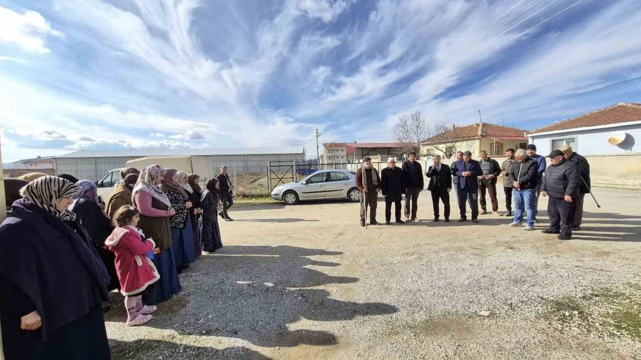 Çifteler'de umre kafilesi dualarla uğurlandı