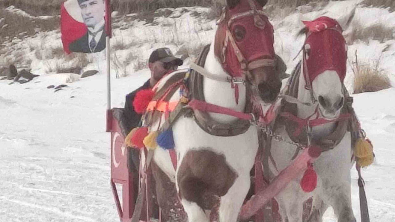 Çıldır Gölü'nde atlı kızak heyecanı başladı