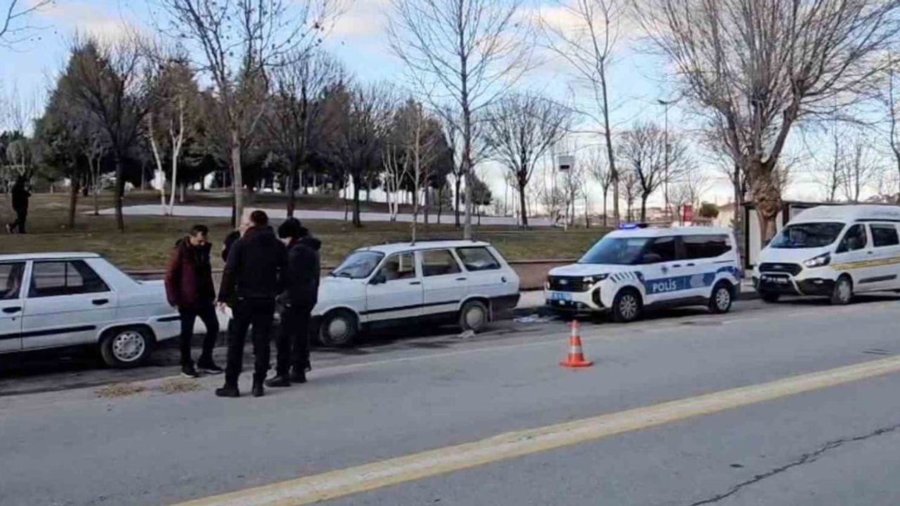 Çorum'da motosikletin yaşlı kadına çarpması sonucu 2 yaralı